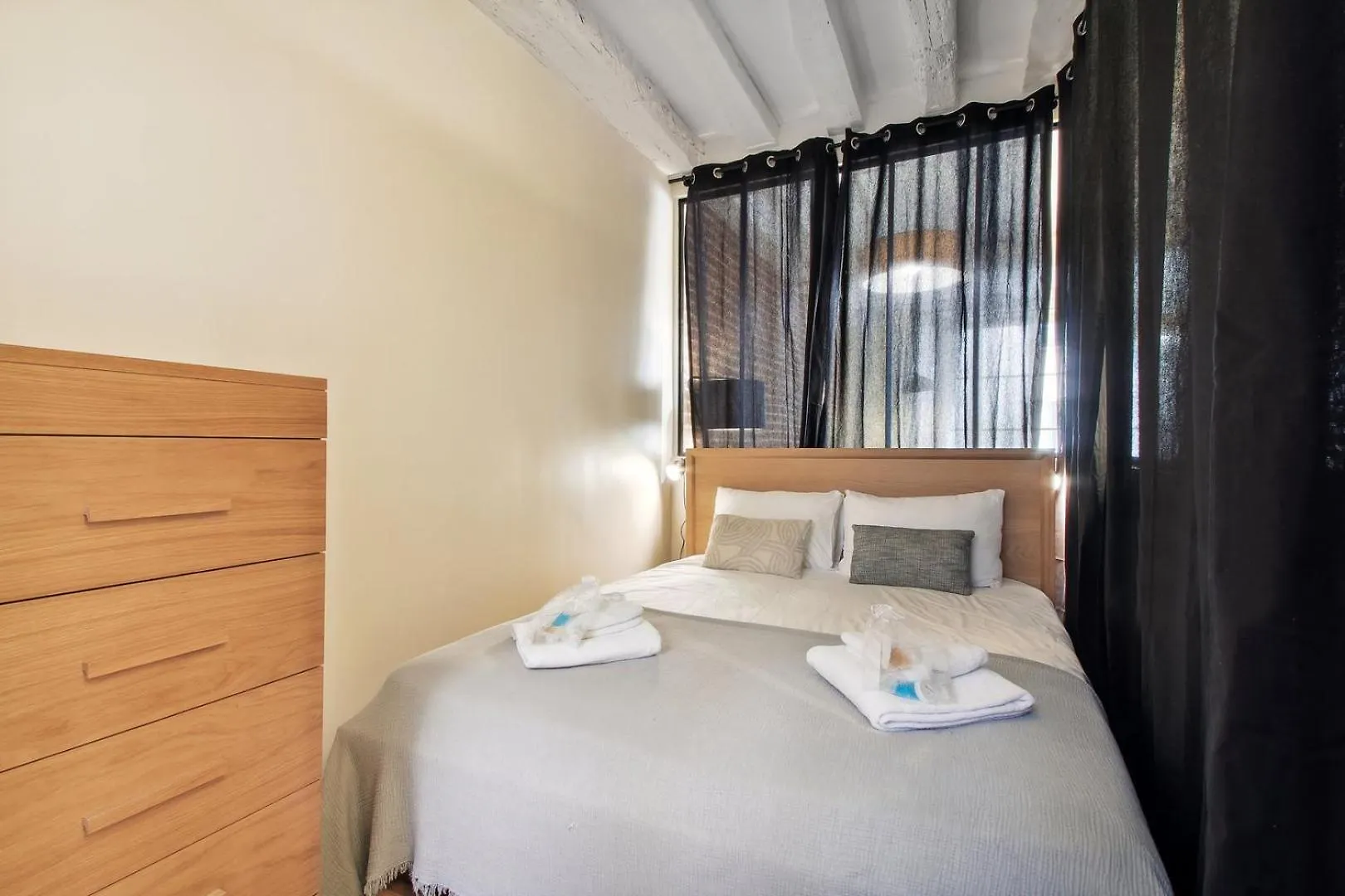 Apartment 256 Rosiers - Superb In Paris. *